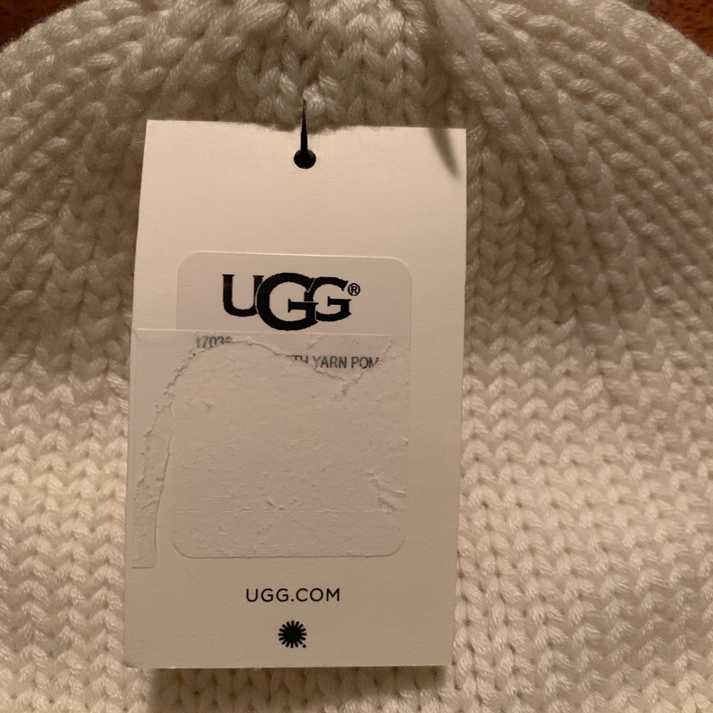 UGG Pom-Pom Knit Hat. NWT. Ivory. One Size. - Picture 4 of 6